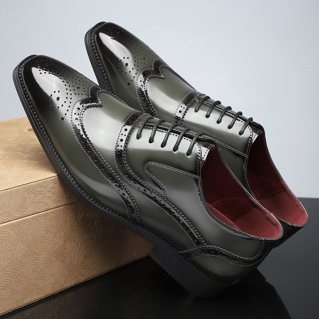 Artur | Sapato Oxford Brogue com Acabamento em Verniz