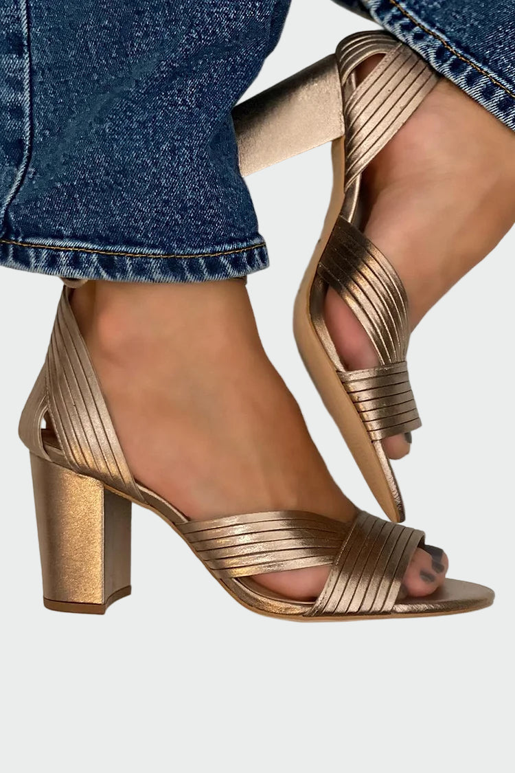 Sandálias elegantes com tira