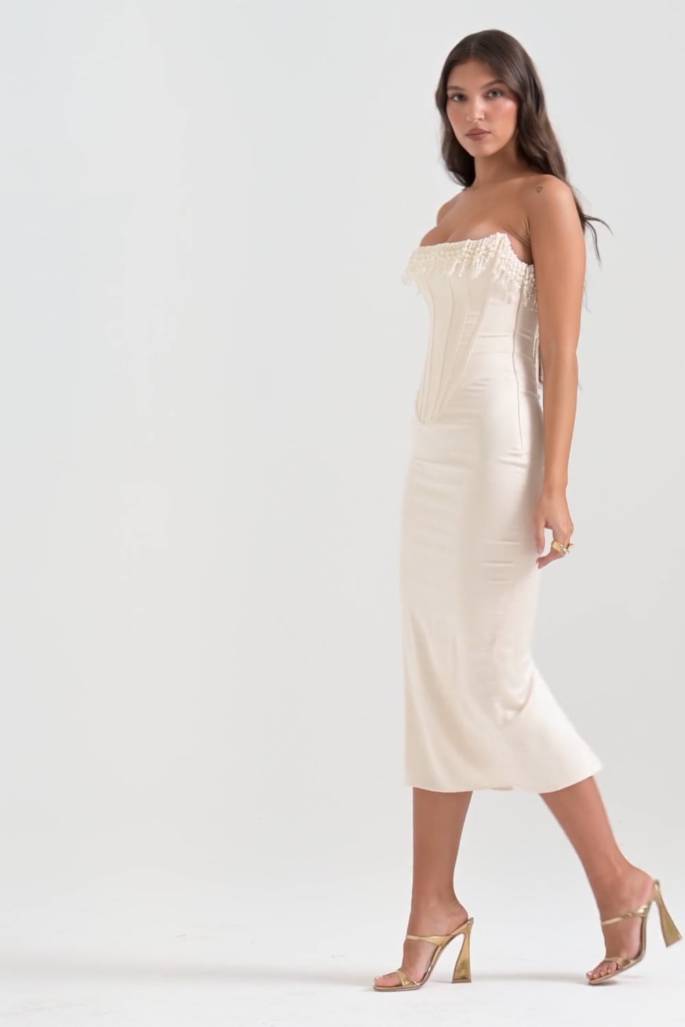 Catarina — Vestido de Comprimento Médio com Espartilho e Pérola