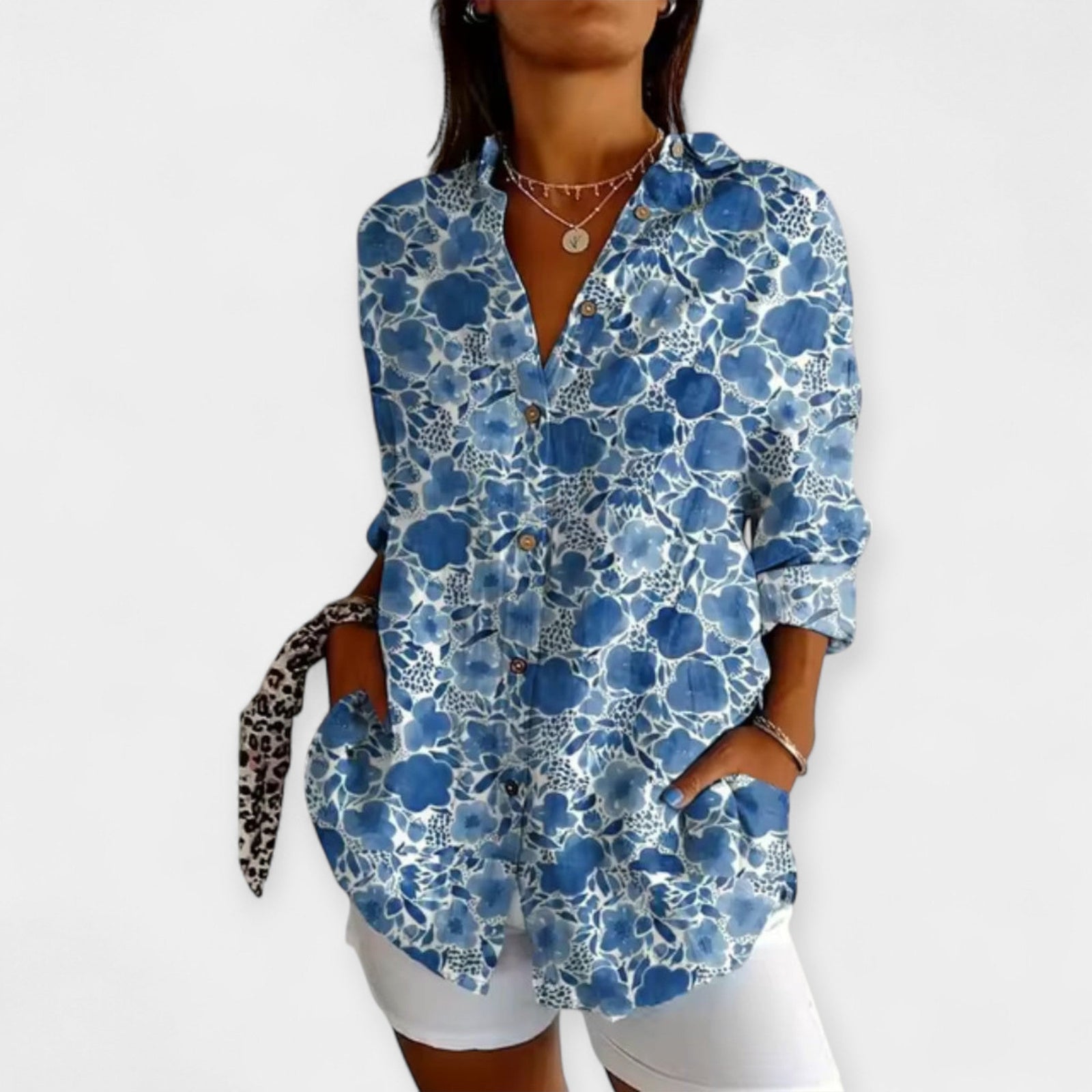 Blusa com Botões e Padrão Floral