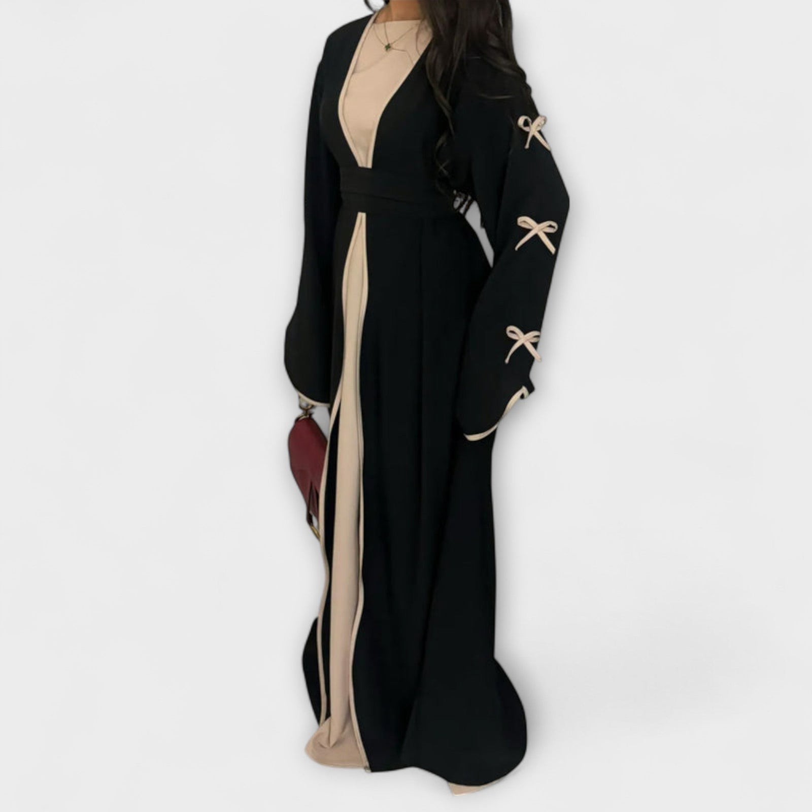 Cardigã Estiloso e Vestido em Combinação com Decoração Listrada