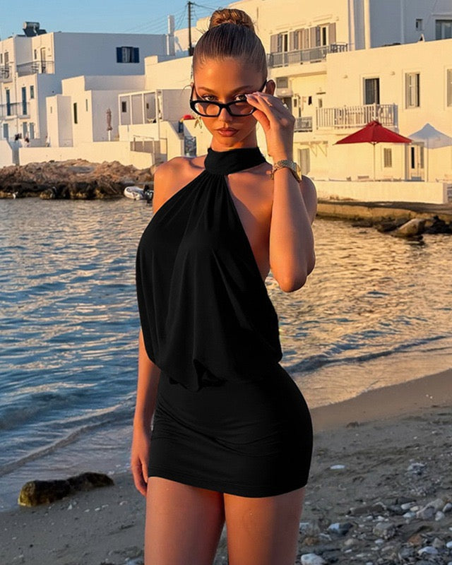 Bárbara — Vestido Curto de Decote Halter com Blusado e Saia Justa