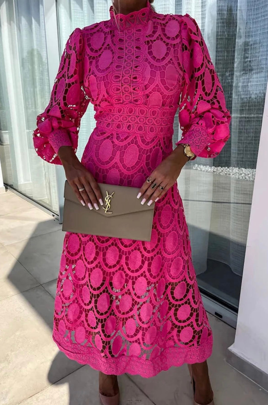 Francisca – Vestido Midi em Renda Guipure com Gola Alta e Punhos Ajustados