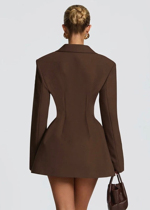 Vitória — Vestido-Casaco de Alfaiataria Escultural