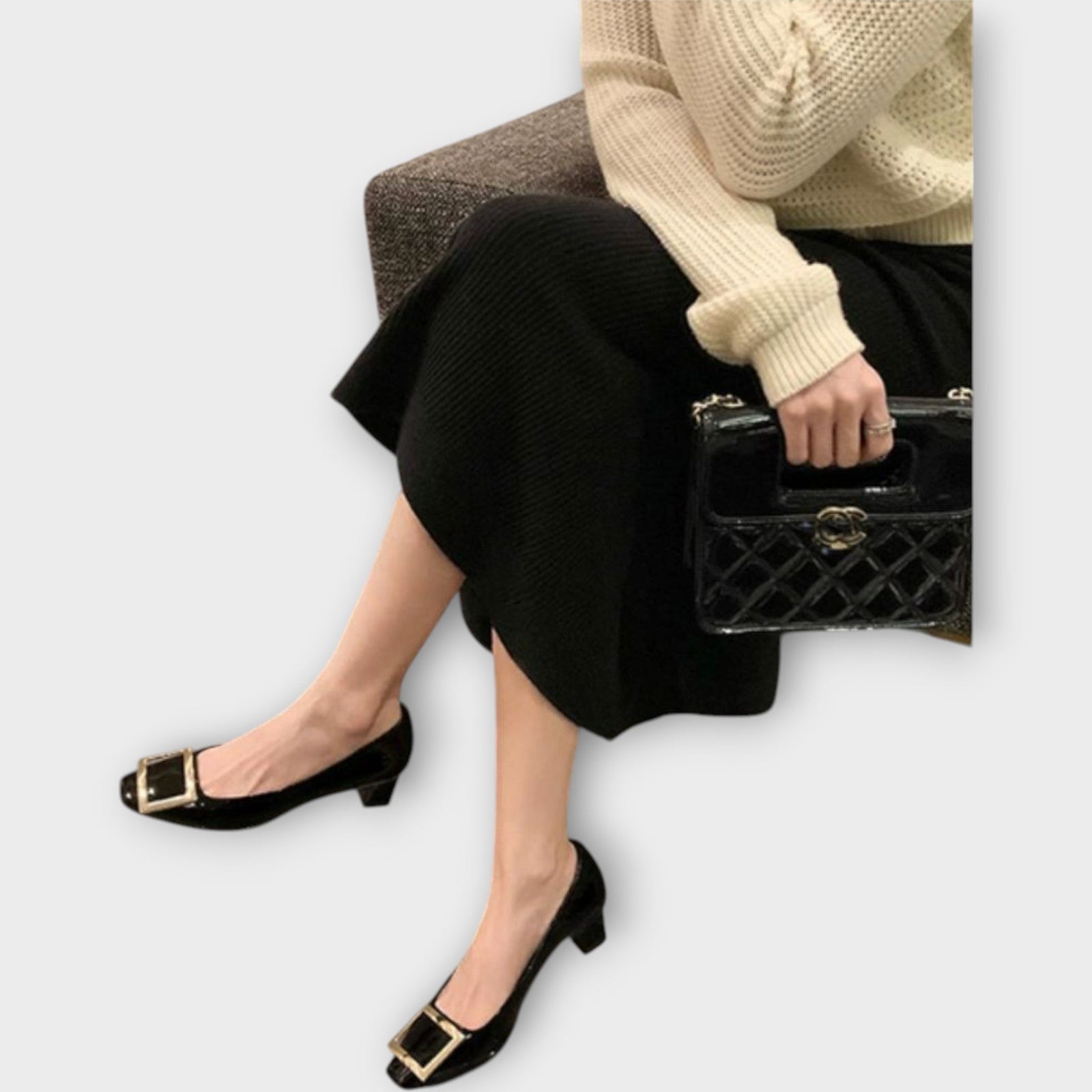 Sandálias elegantes com salto médio e bico quadrado