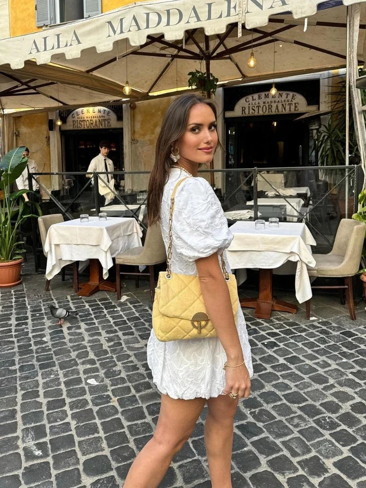 Beatriz — Vestido Curto "Balão" em Jacquard Texturado