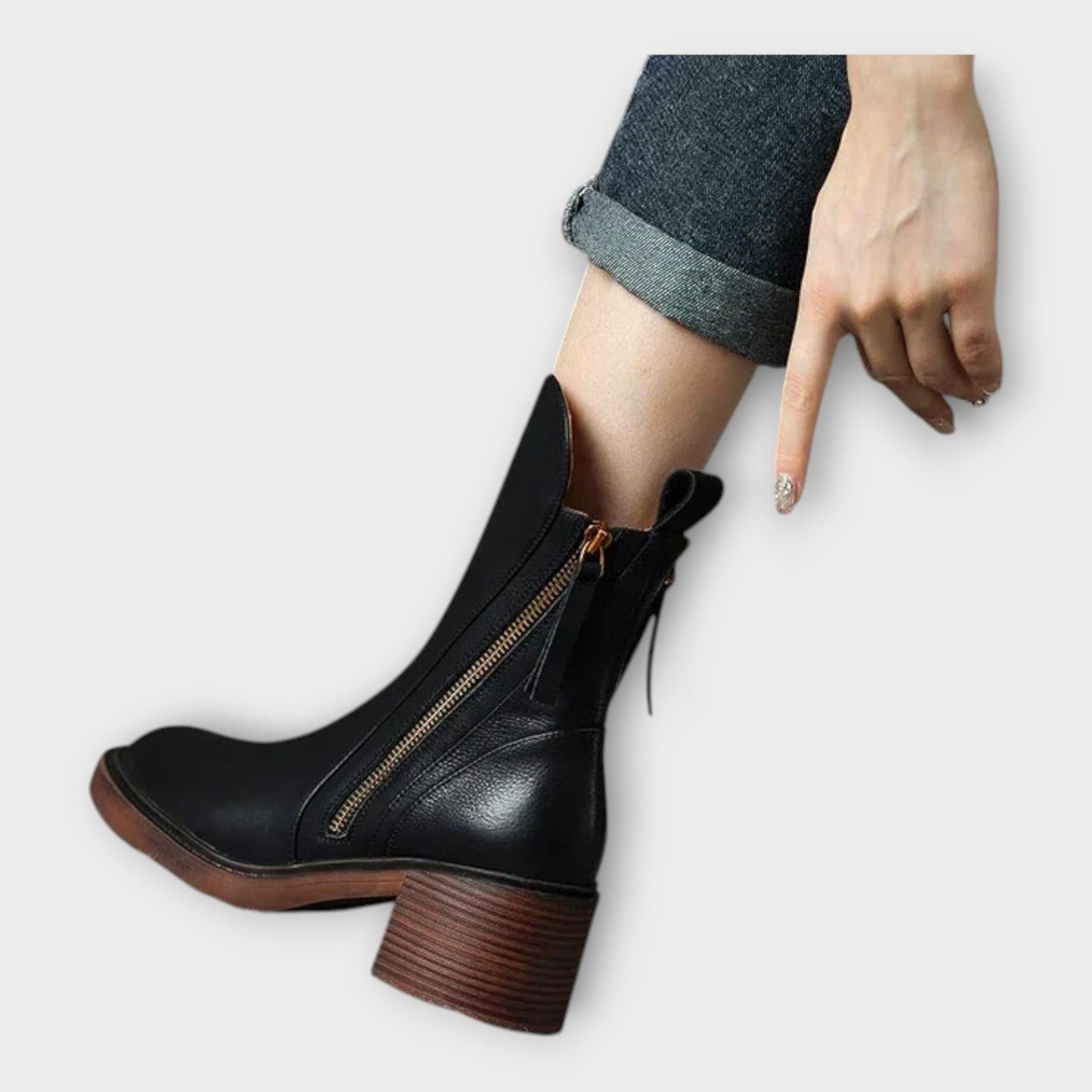 Botins com Linha Elegante e Detalhe de Fecho