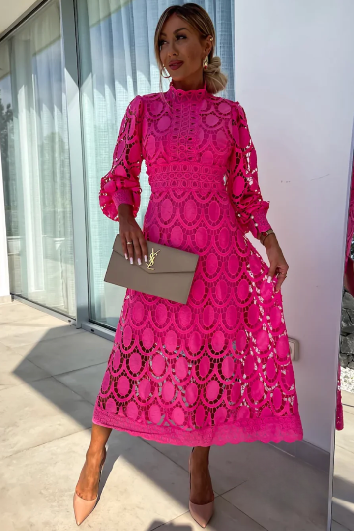 Francisca – Vestido Midi em Renda Guipure com Gola Alta e Punhos Ajustados