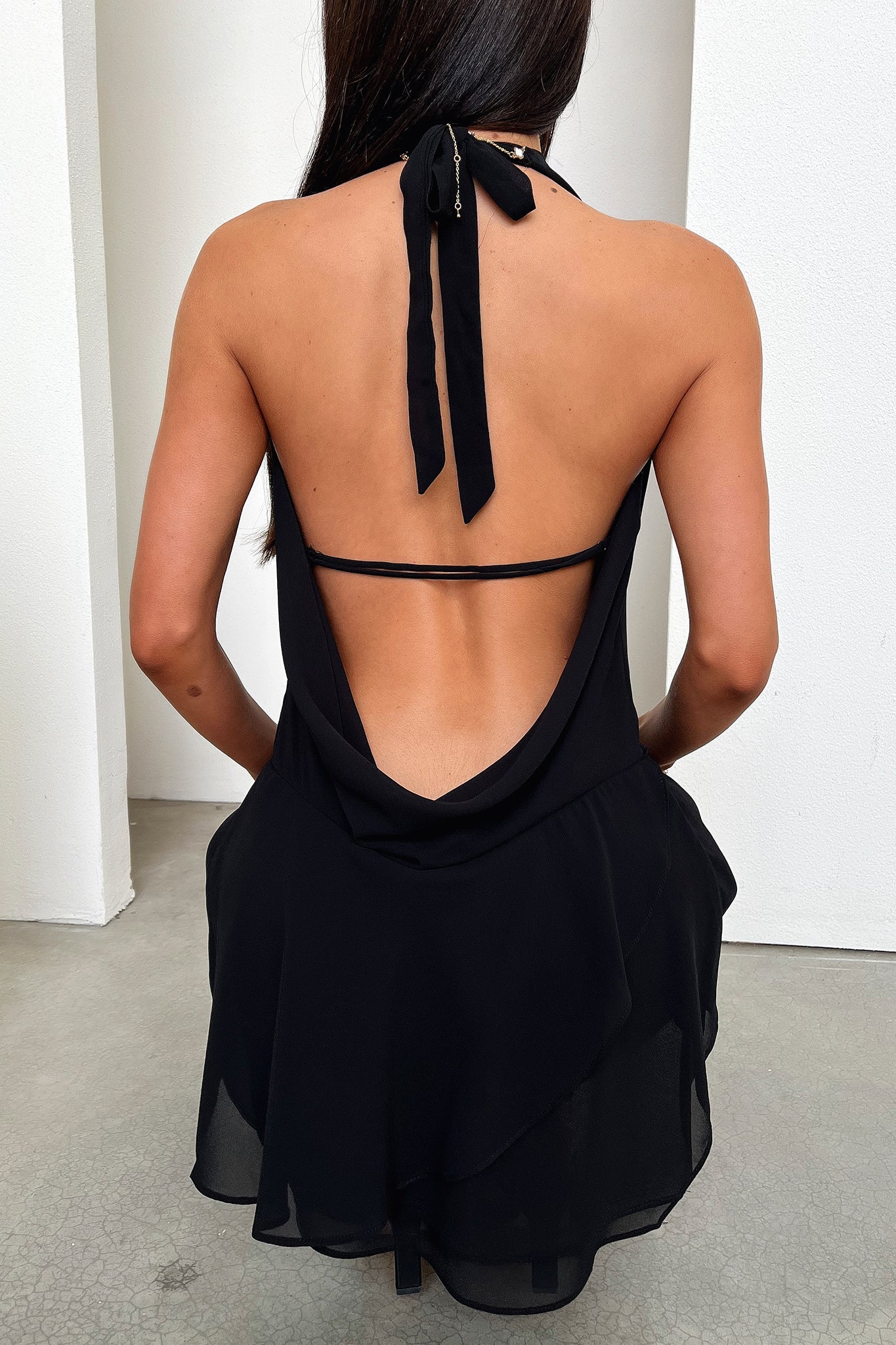 Matilde — Vestido Curto de Decote Drapê e Corte Fluido