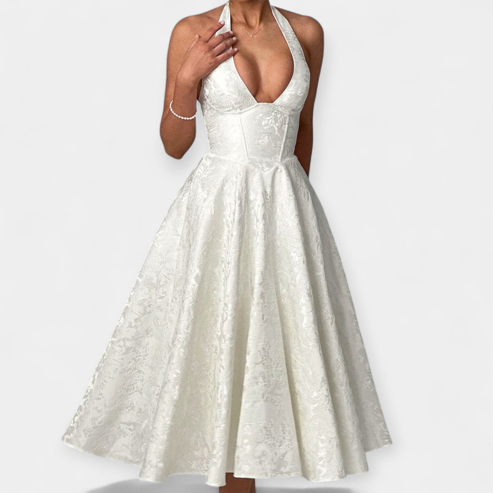 Vestido Midi com Costas Descobertas e Design de Corpete